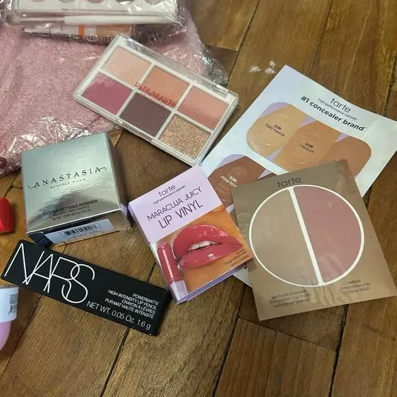 Makeup bundle - Picture 5 of 6